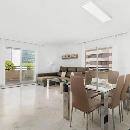 - Marina Banus, Puerto Banus, 2br Comfortable, Pool & Parking Marbella