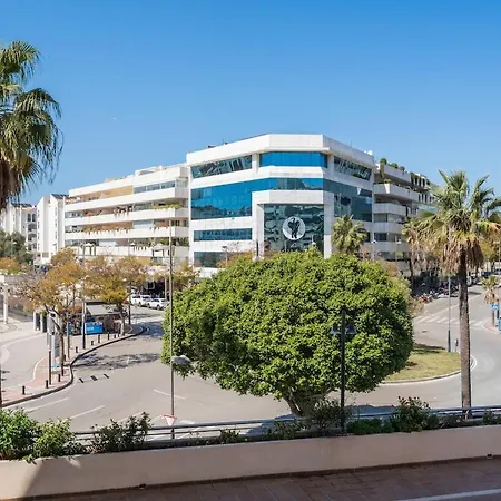 - Marina Banus, Puerto Banus, 2br Comfortable, Pool & Parking Marbella