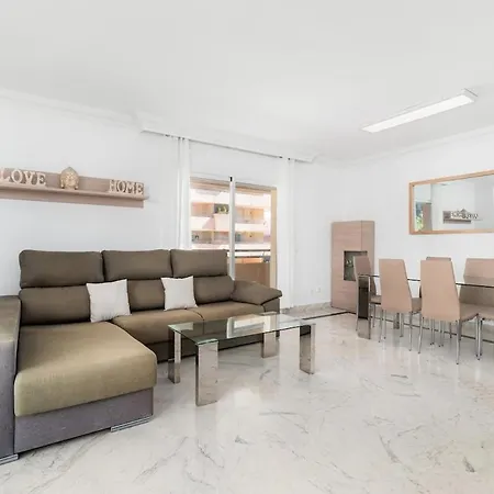- Marina Banus, Puerto Banus, 2br Comfortable, Pool & Parking * Marbella